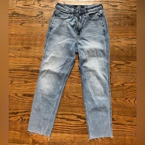 Hollister Ultra High-Rise Mom Jean with Frayed Hem, size 26 S